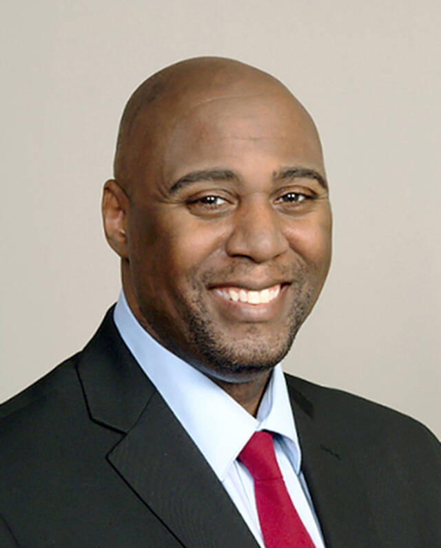 Dr. Zachary Robbins